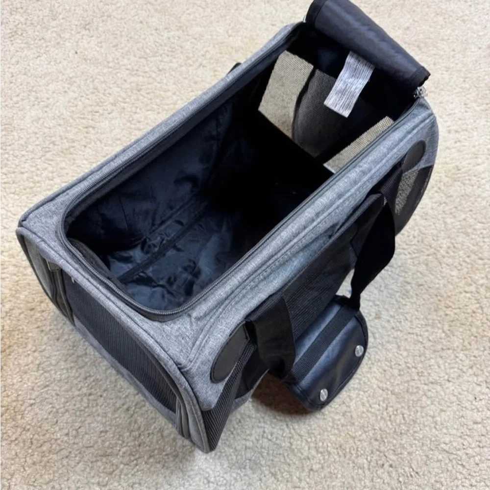 Sherpa Dogs and Cats Carrier, Soft Sided Pet Carrier, Black, Small, Never used
